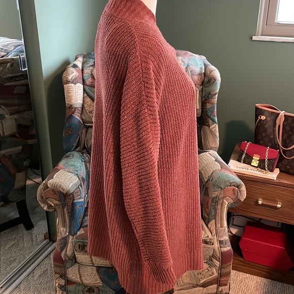 Long rust ribbed cardigan. - Picture 2 of 3